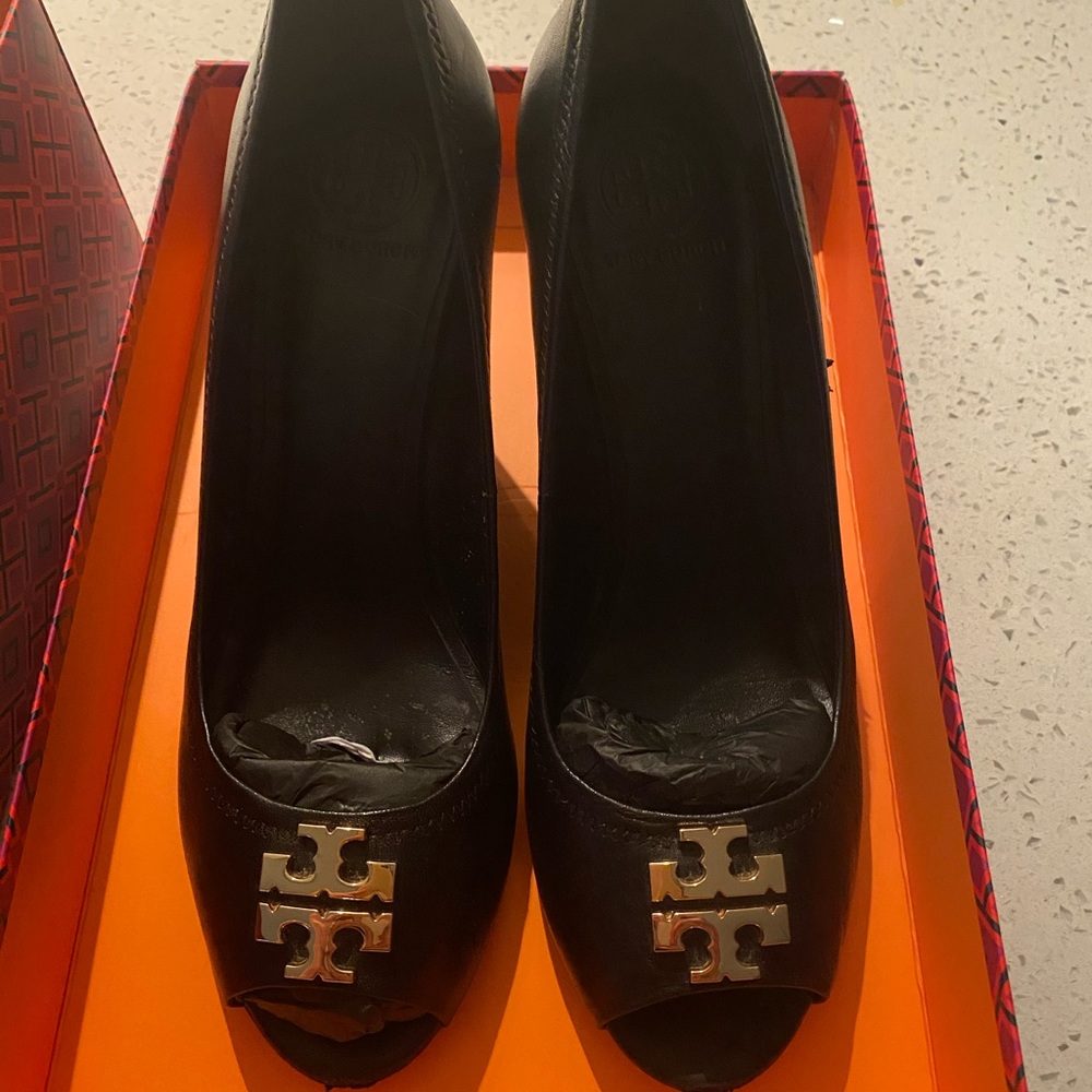 Size 7 Black Tory Burch Wedges